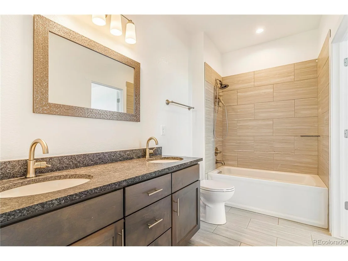 Photo of 497 Valley Way