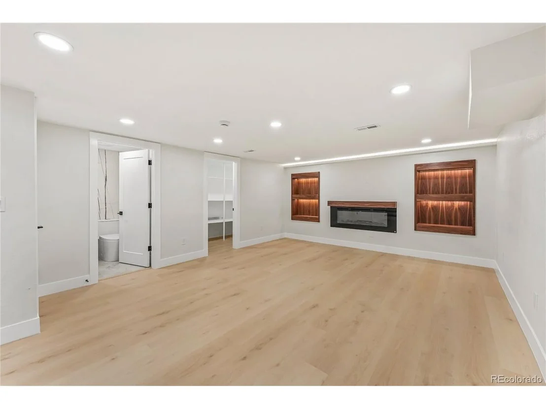 Photo of 4169 N Hooker St