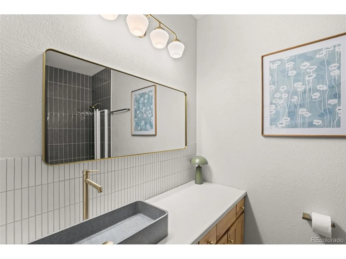 Photo of 424 W Dory Way