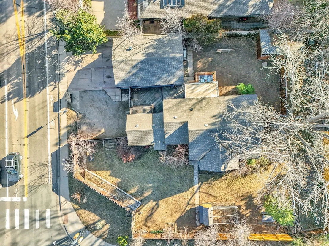 Photo of 1850 Iris Ave
