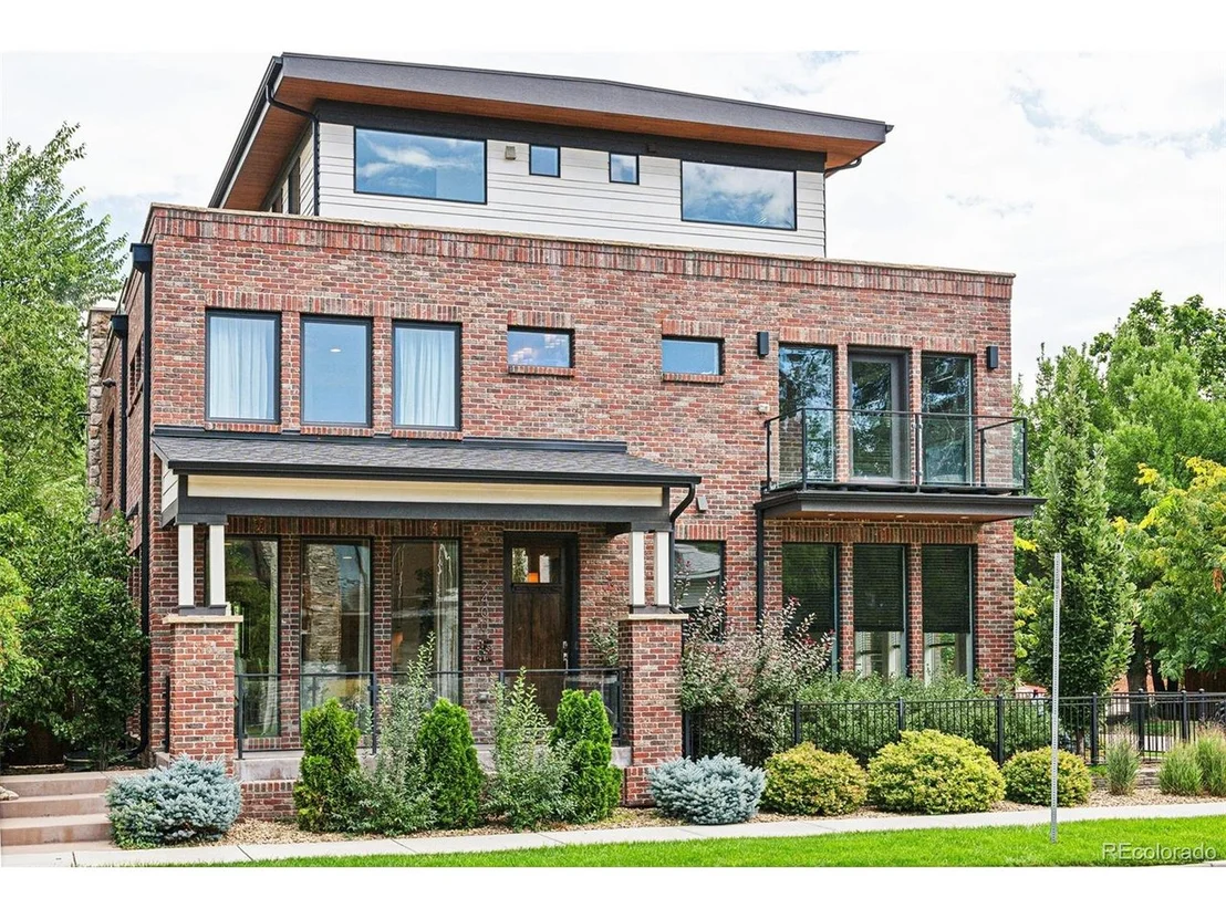 Photo of 2400 Lowell Blvd