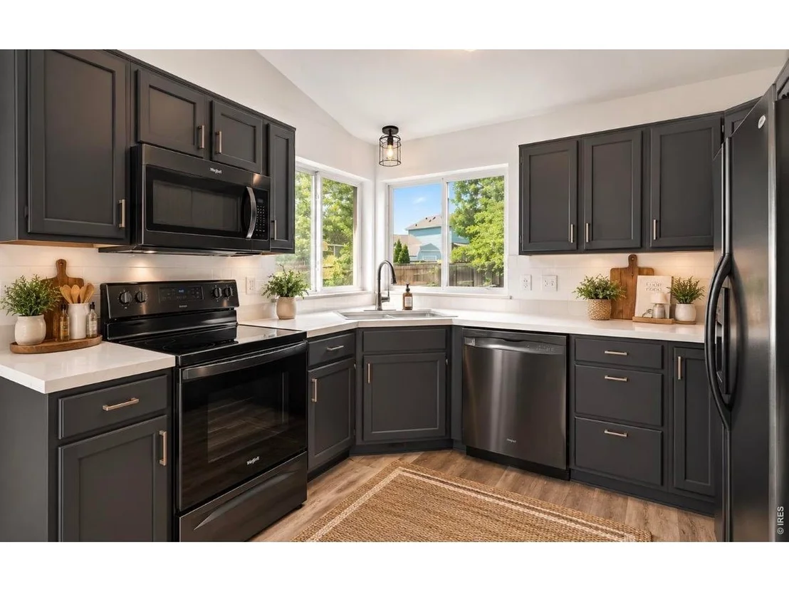 Photo of 943 Eagle Dr