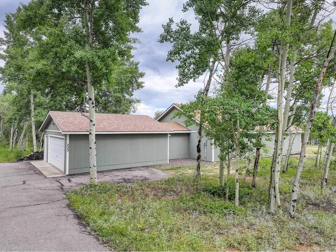 Photo of 233 Deer Cir