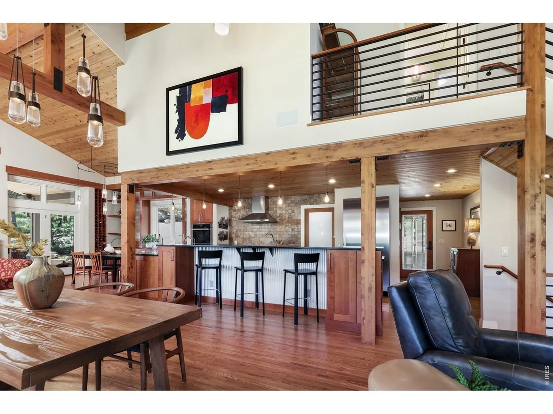 Photo of 300 Colard Ln