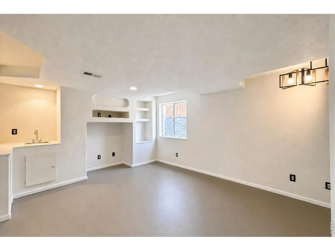 Photo of 1104 Fall River Cir