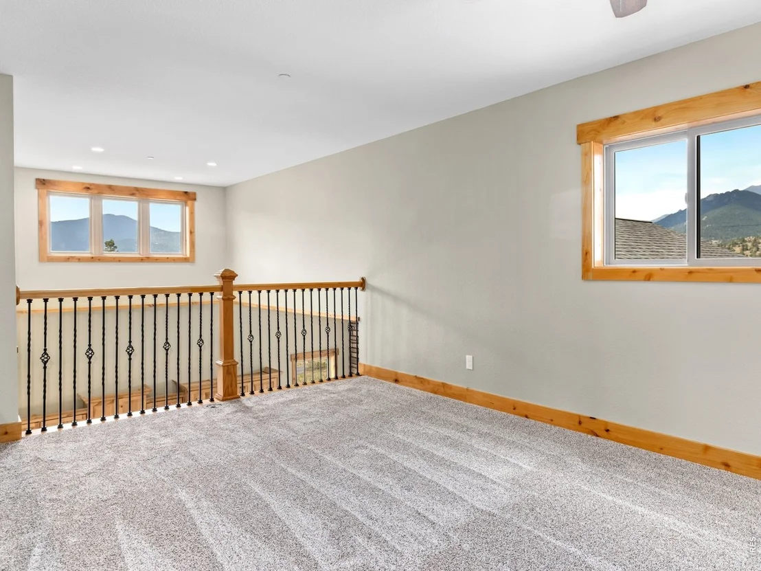 Photo of 659 Peak View Dr