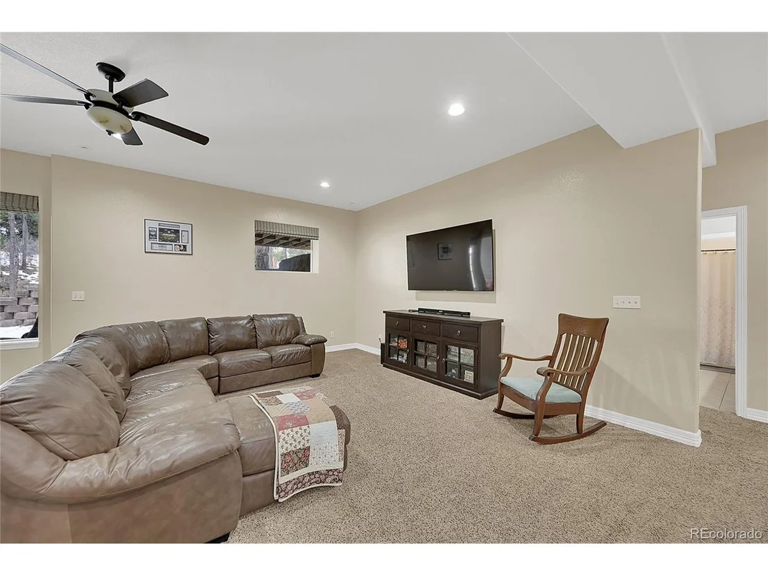 Photo of 882 Independence Dr
