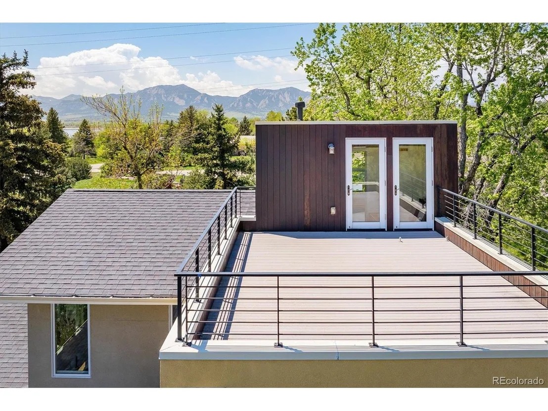 Photo of 6843 Fairview Dr