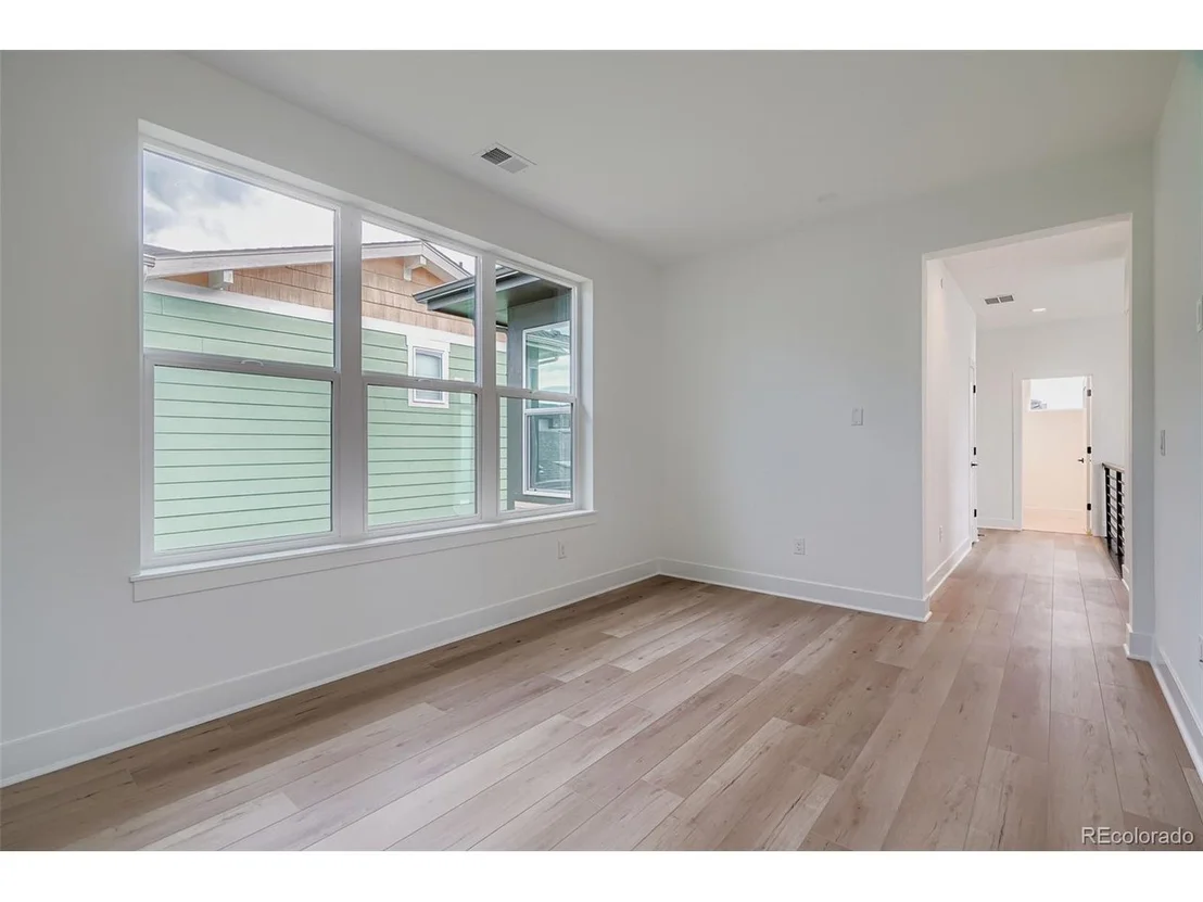 Photo of 948 Promenade Dr