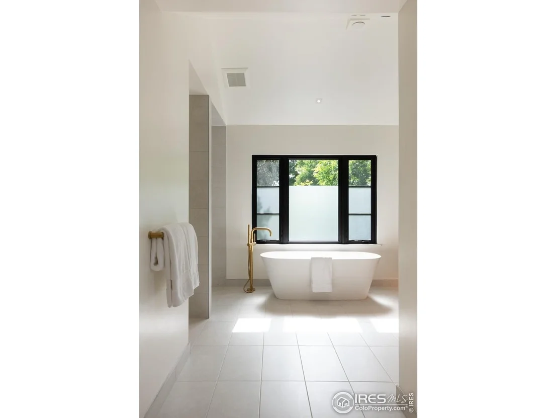 Photo of 640 Iris Ave