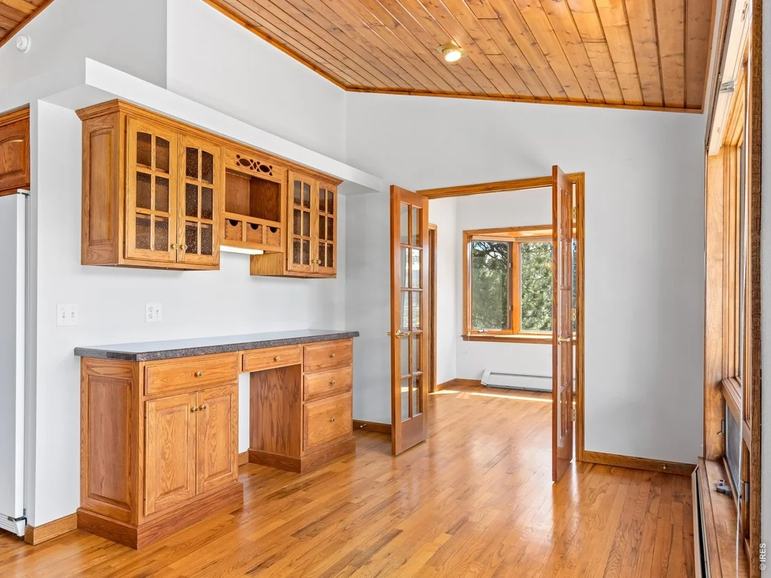 Photo of 650 Summit Dr