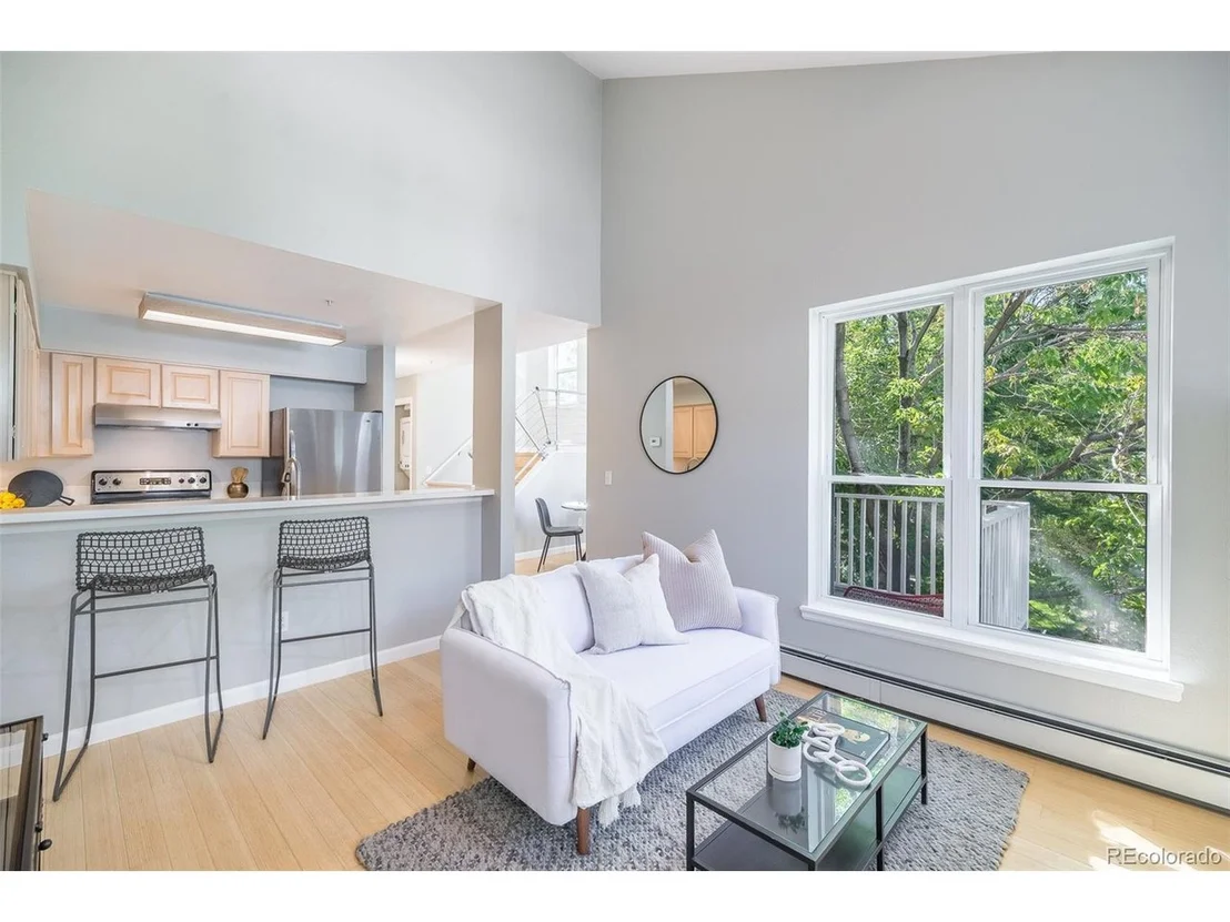 Photo of Unit 3077207 at 3077 29th St