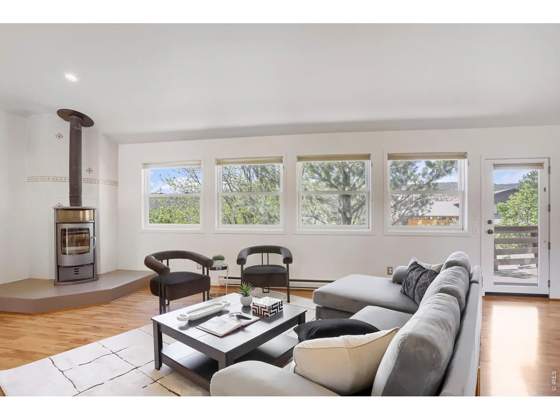 Photo of 122 Longs Peak Dr