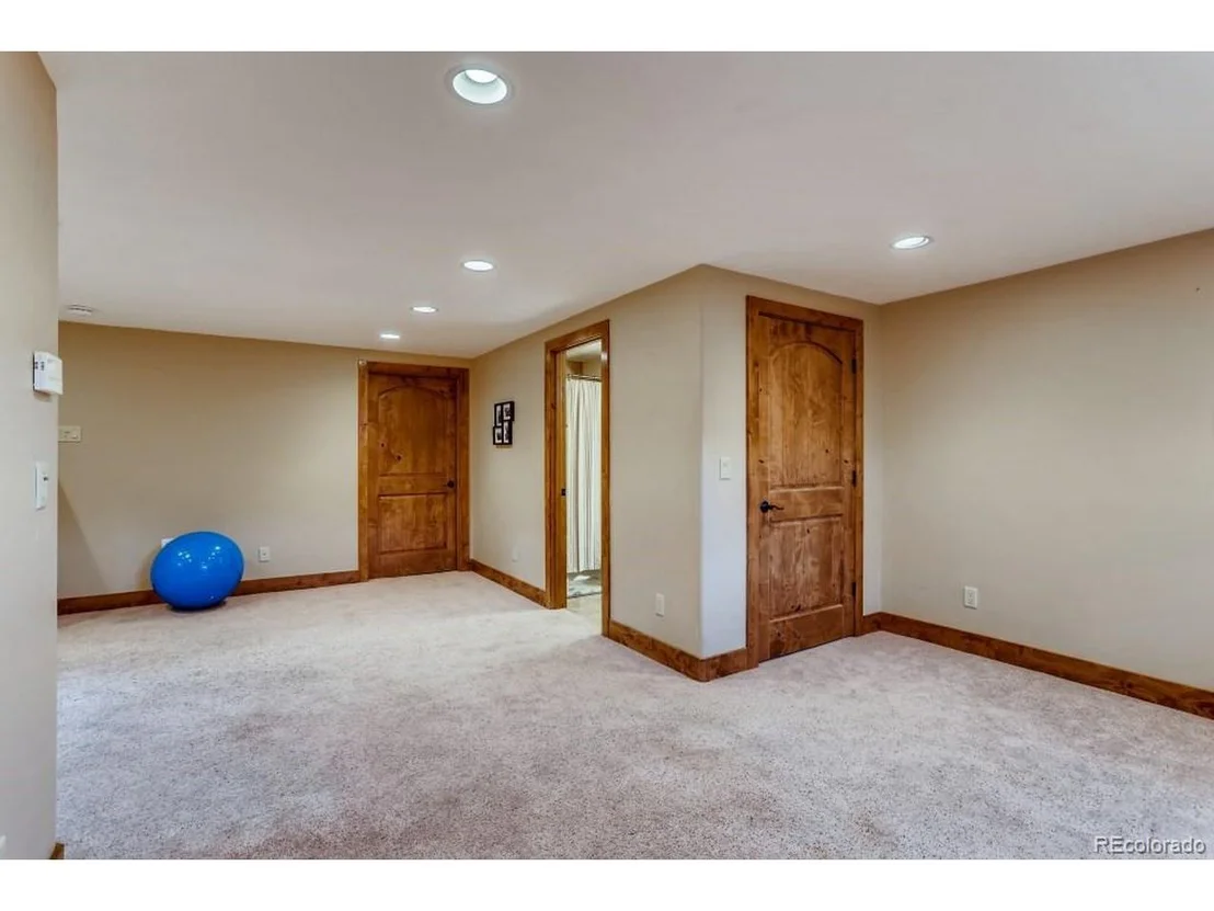 Photo of 275 Meadow Wood Cir