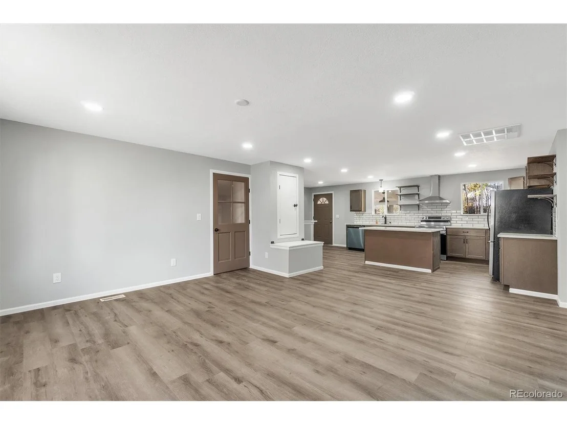 Photo of 6735 Jay St