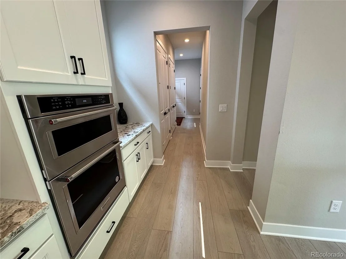 Photo of 958 Superior Dr