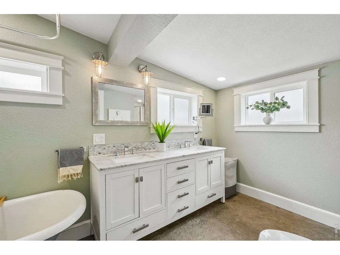 Photo of 205 5th Ave