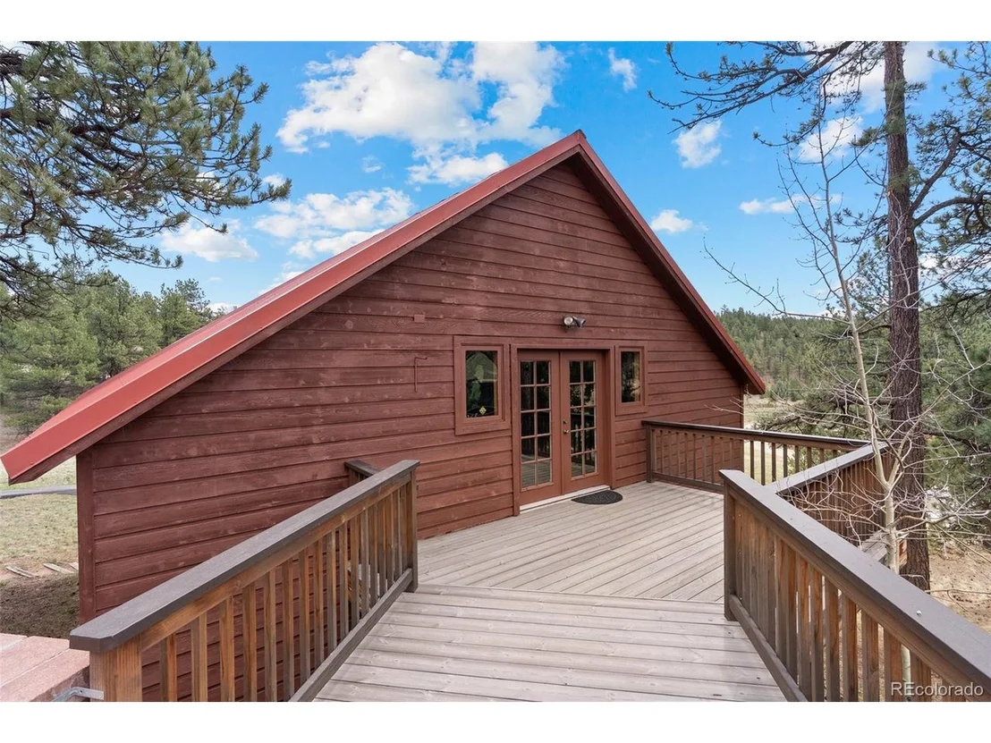 Photo of 665 Meadow Dr