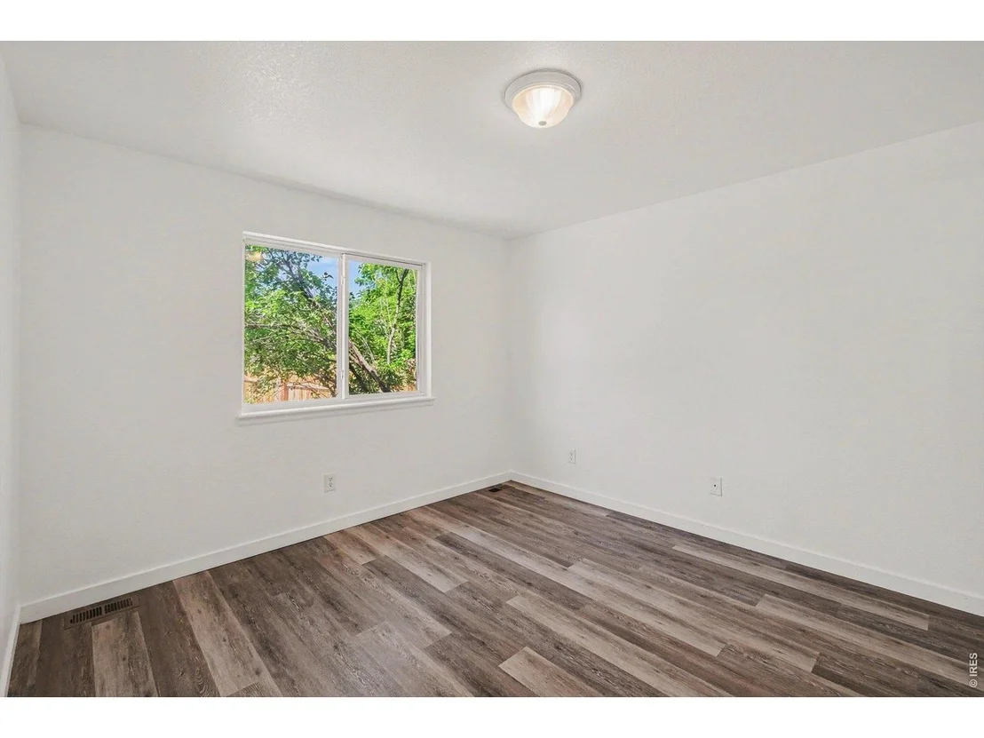Photo of 943 Eagle Dr