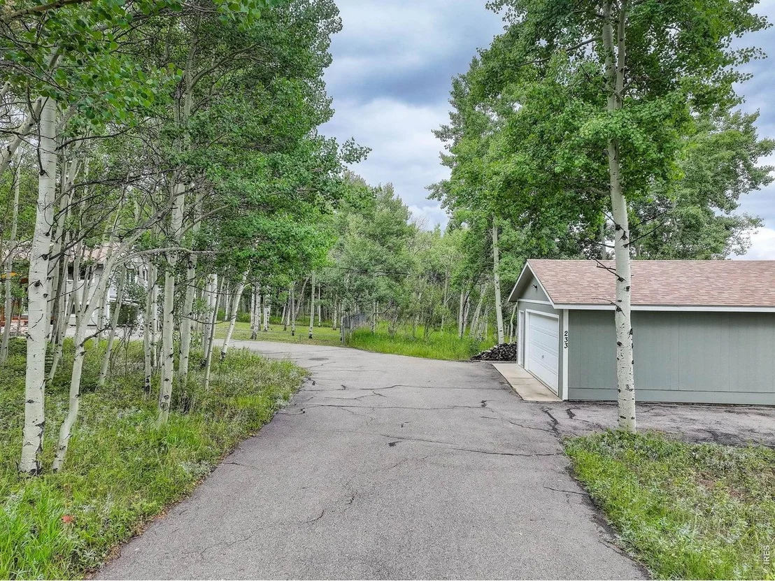 Photo of 233 Deer Cir