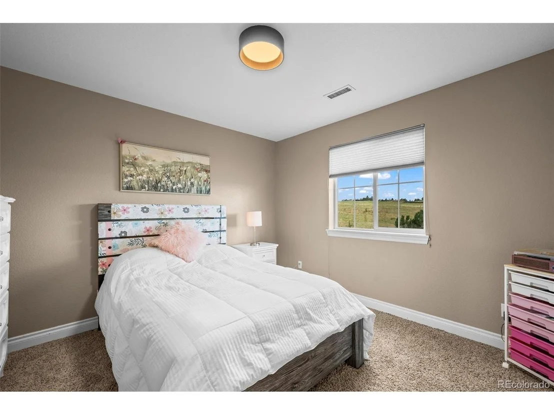 Photo of 5565 Southwind Cir