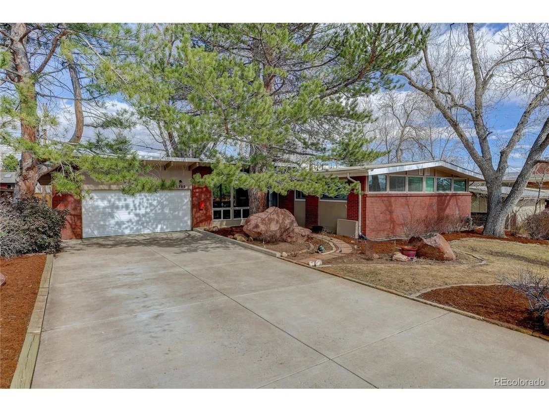 Photo of 2795 Vassar Dr