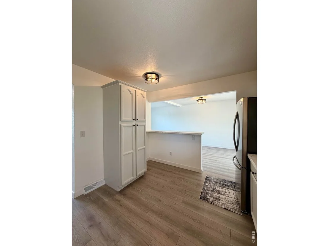 Photo of 4422 W 9th St