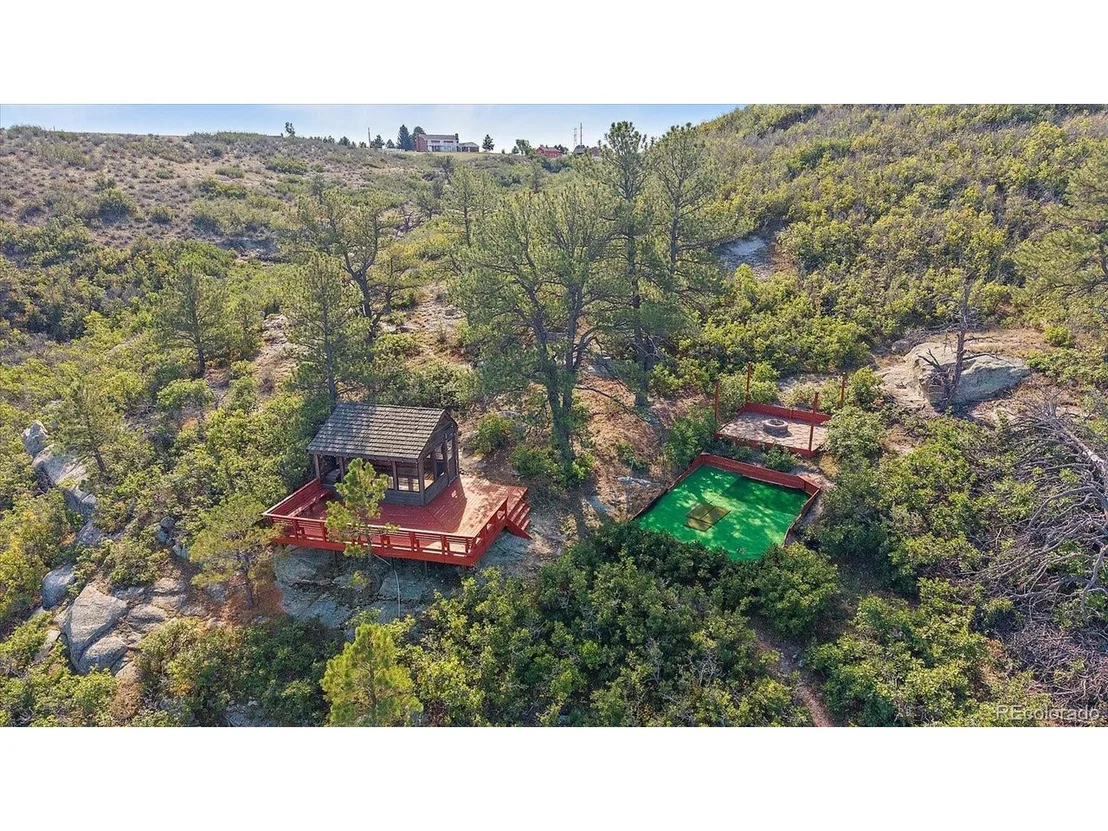 Photo of 560 Valley Rd