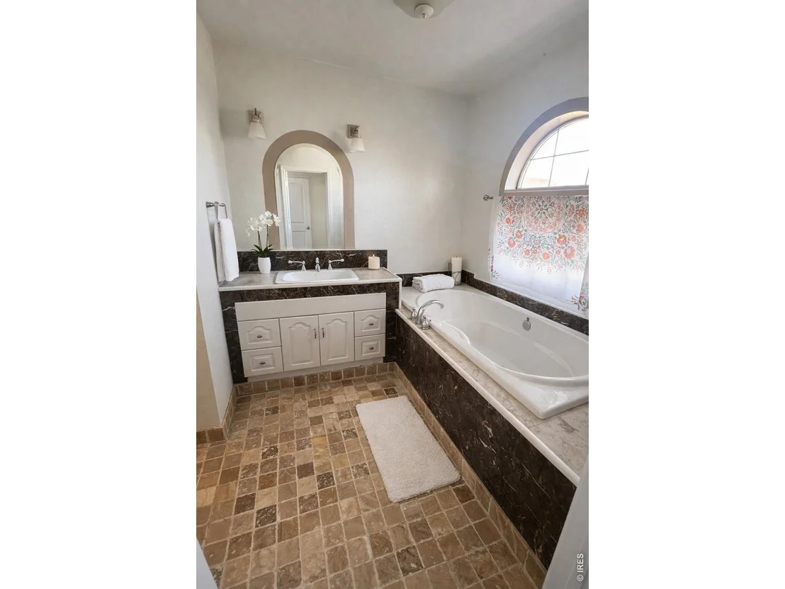 Photo of 5588 Pioneer Rd