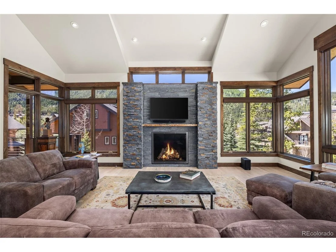 Photo of 70 Tieze Ln