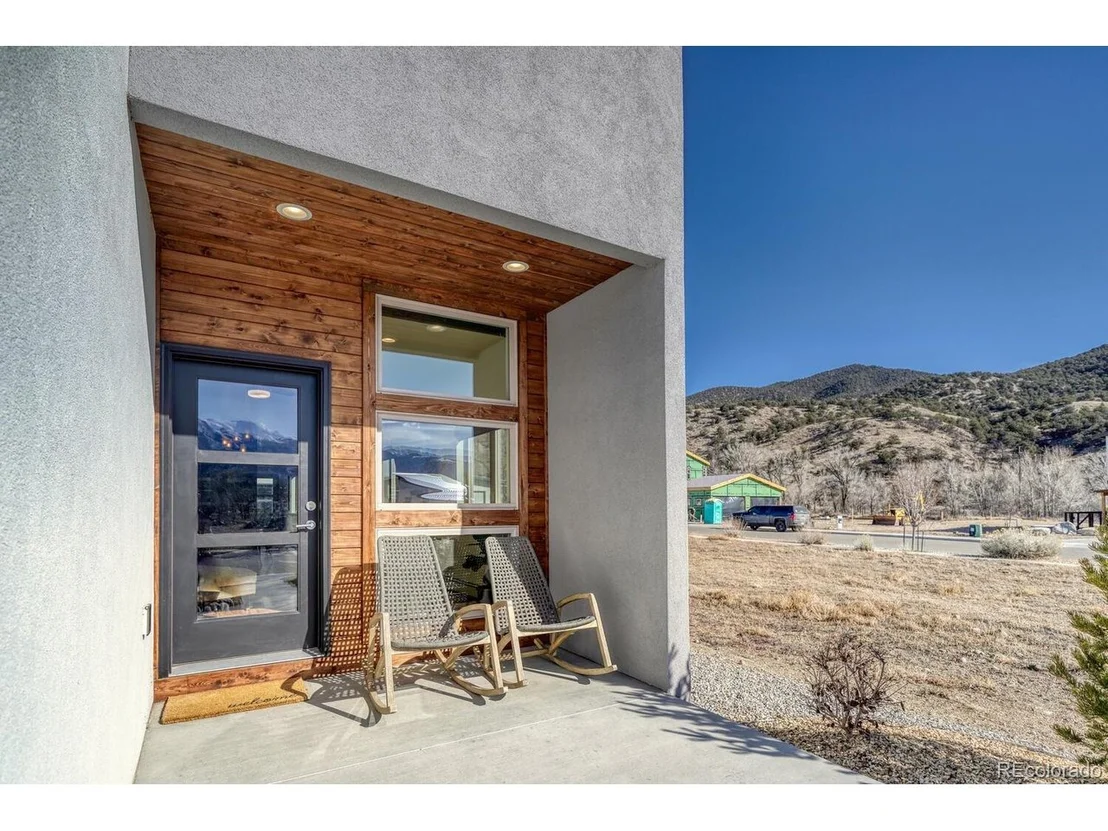 Photo of 330 Two Rivers Rd