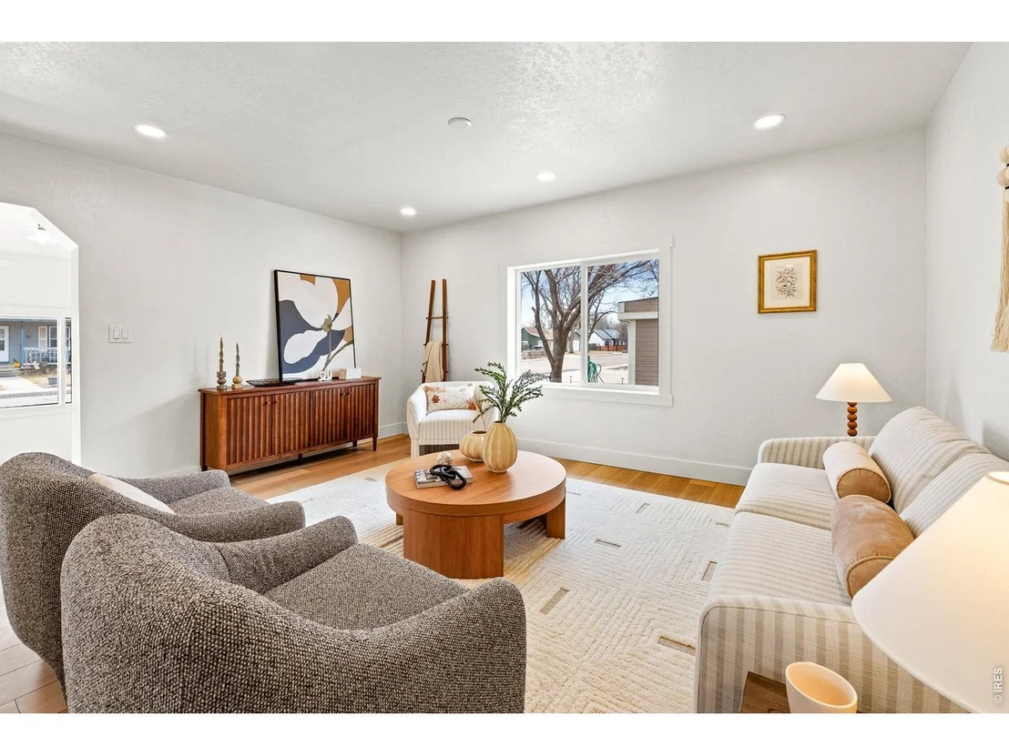 Photo of 104 Oak St