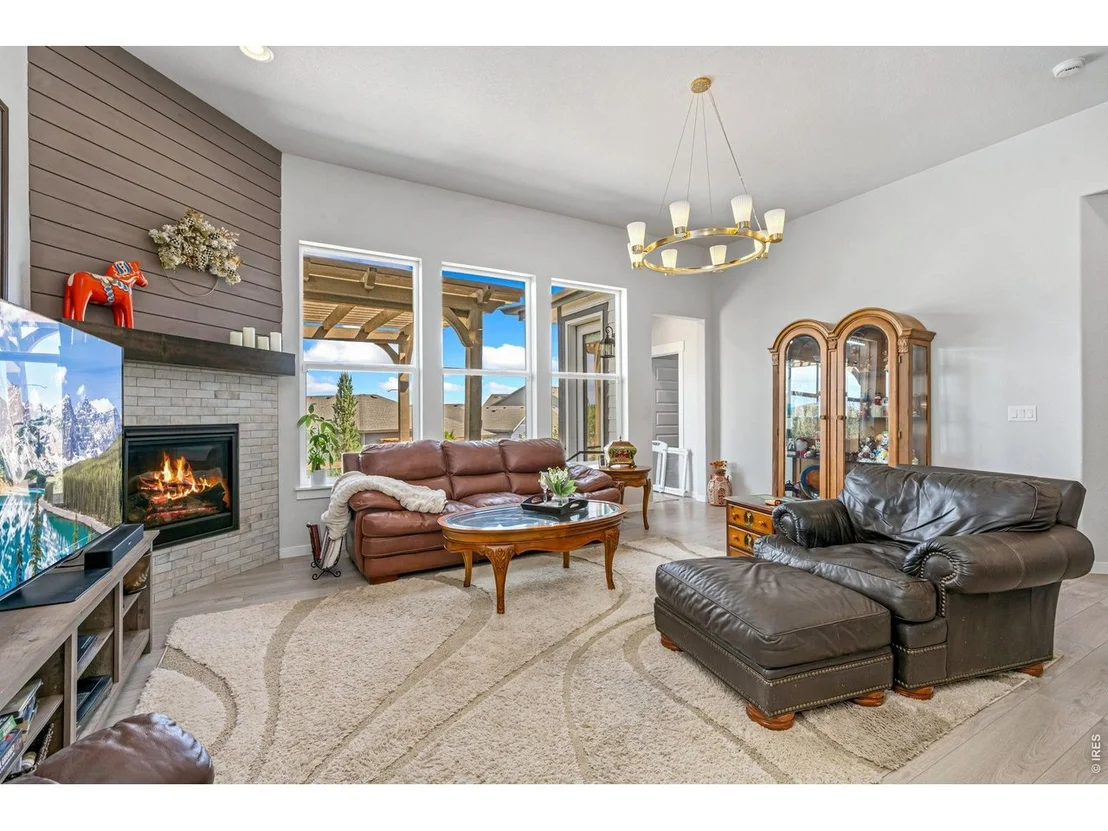 Photo of 4347 Bluffview Dr