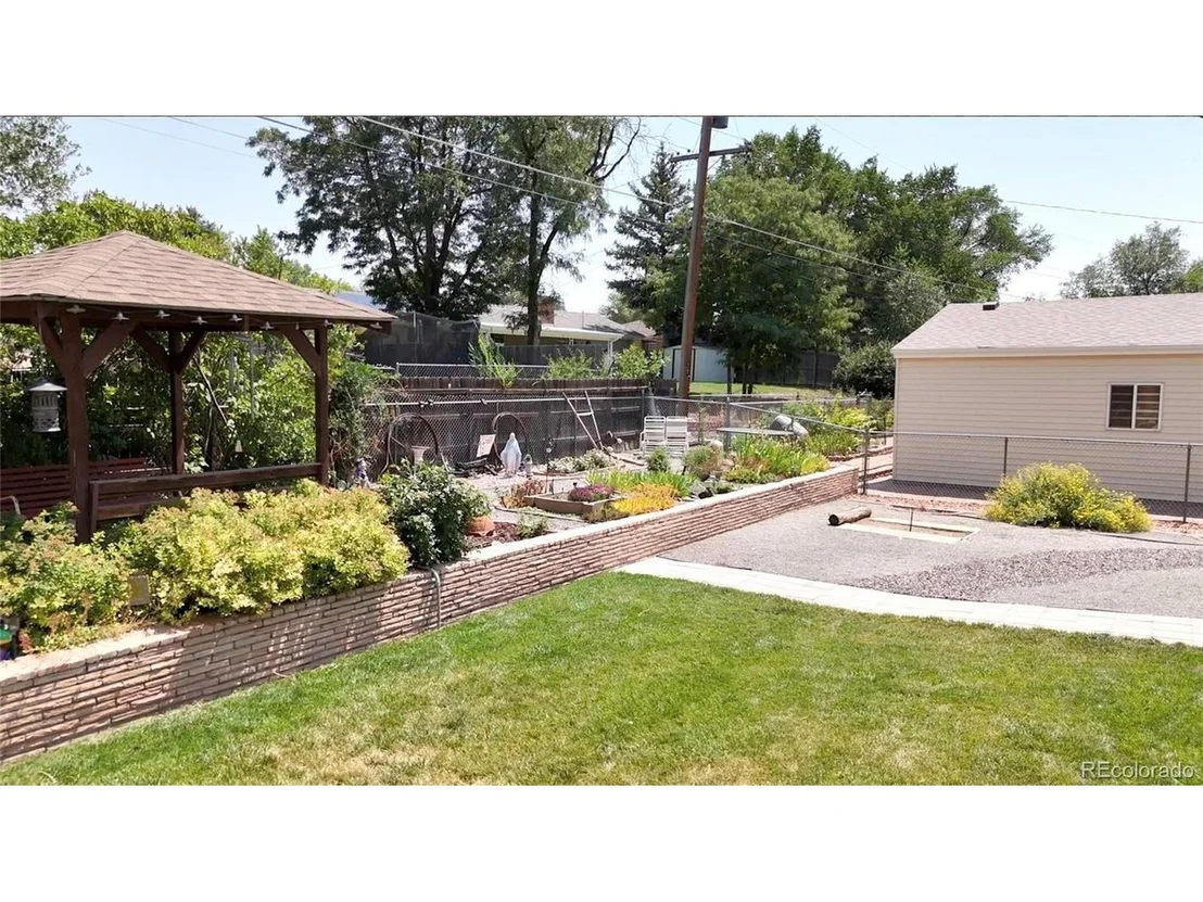 Photo of 1469 Douglas Dr