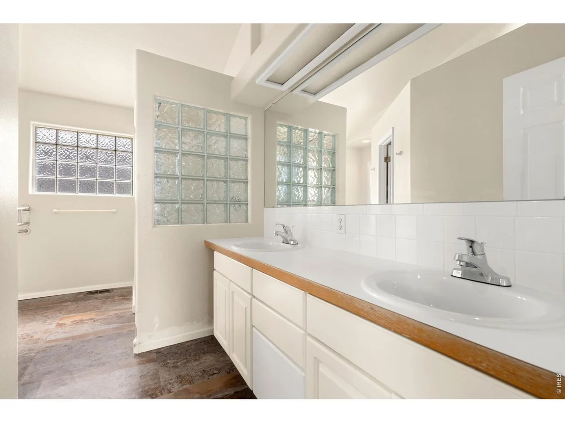 Photo of 910 N 7th Pl