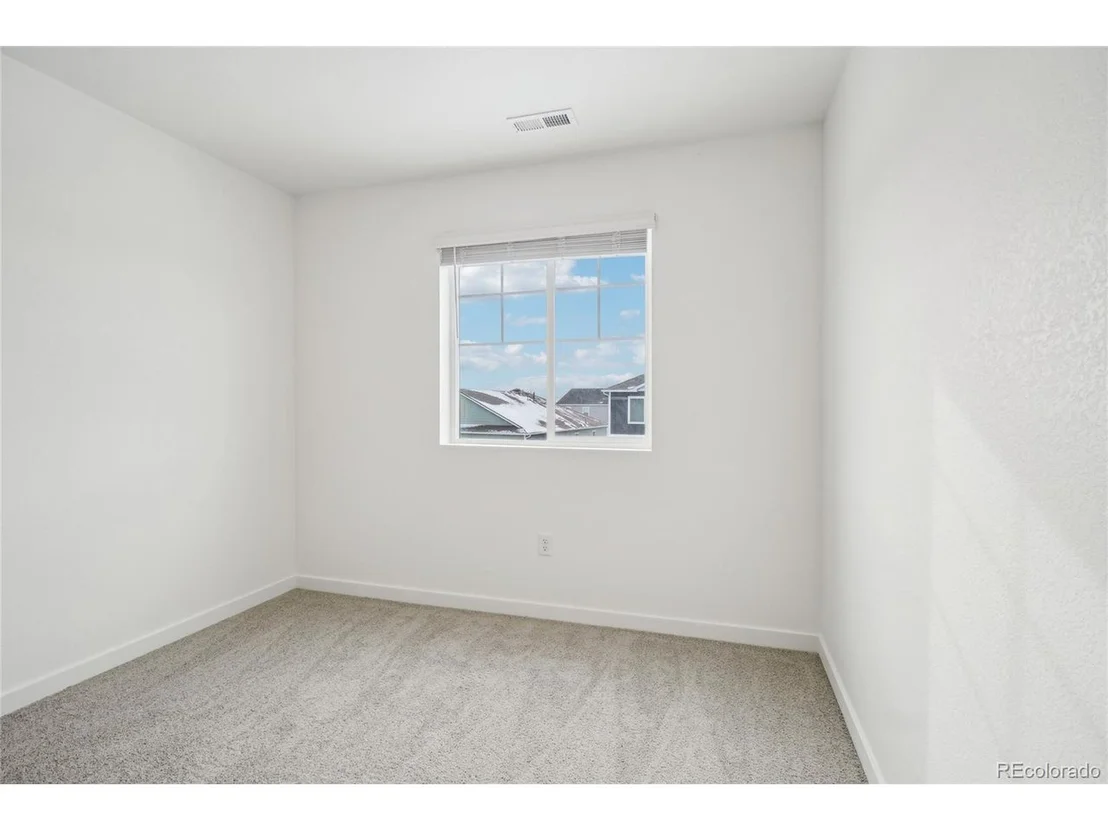 Photo of 704 Lake Emerson Rd