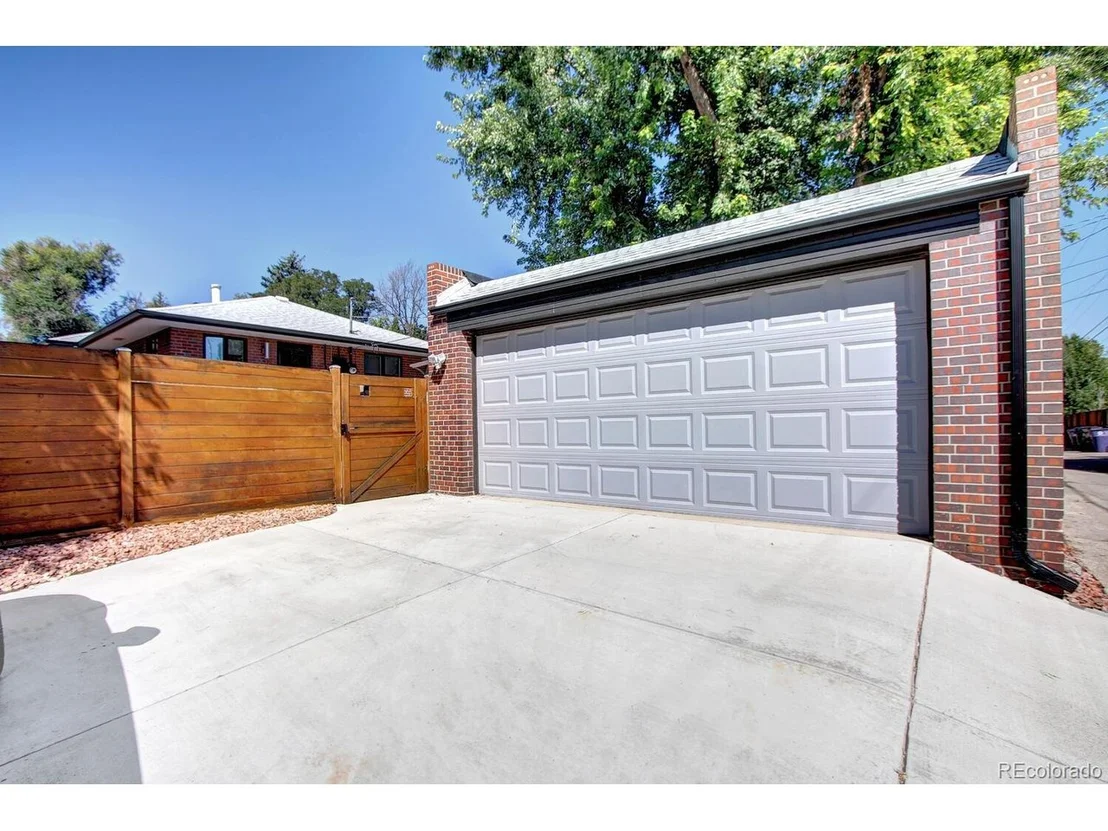 Photo of 1300 Elm St