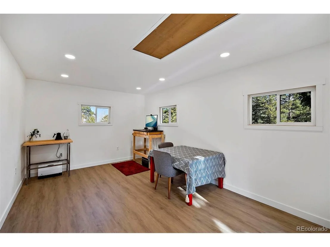 Photo of 489 Circle Dr