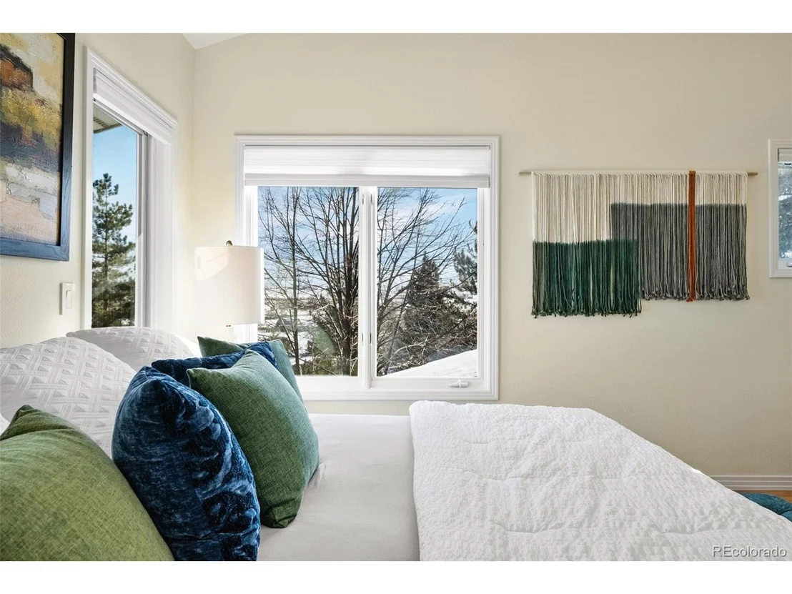 Photo of 6843 Fairview Dr