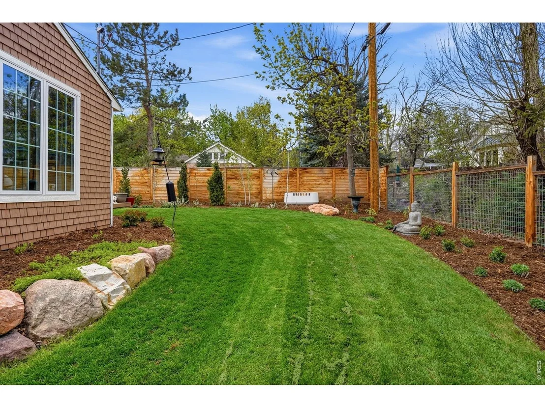 Photo of 1625 Mariposa Ave