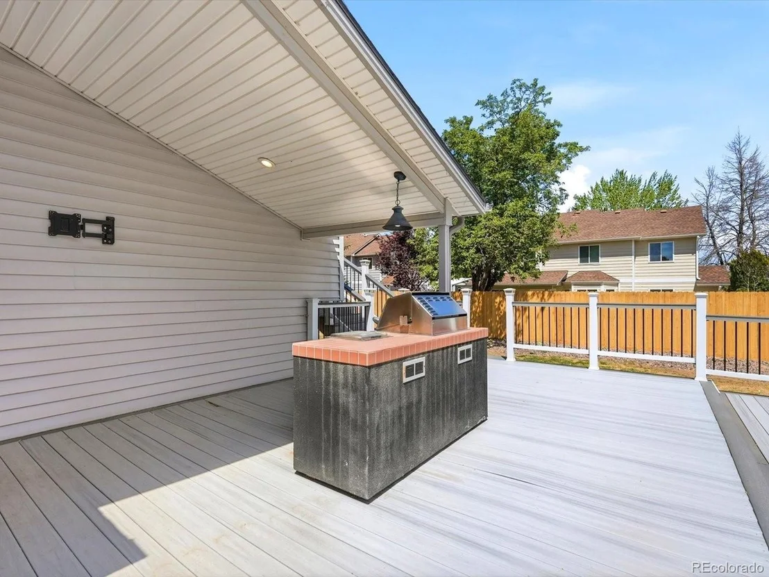 Photo of 6691 Deframe Ct