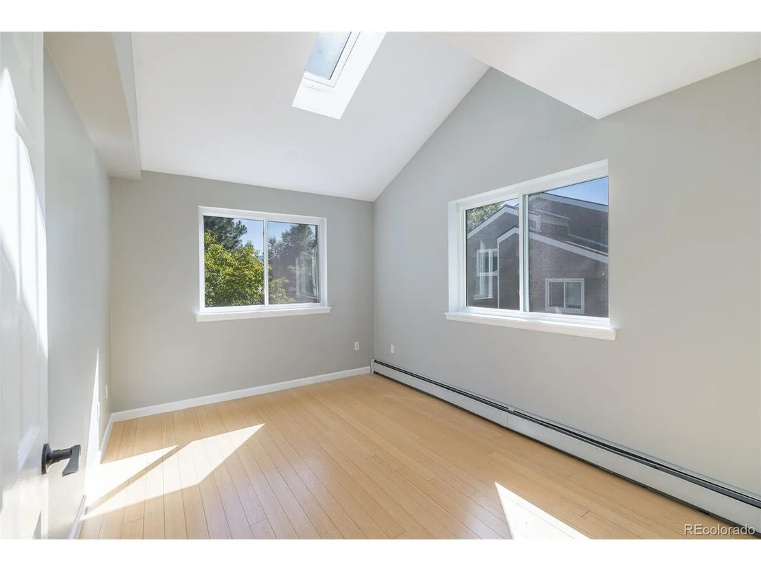 Photo of Unit 3077207 at 3077 29th St