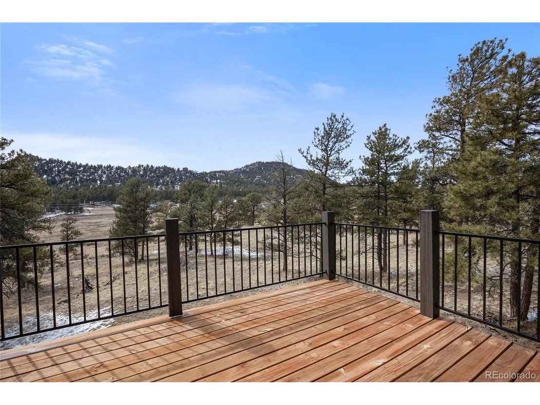 Photo of 142 Hackamore Dr