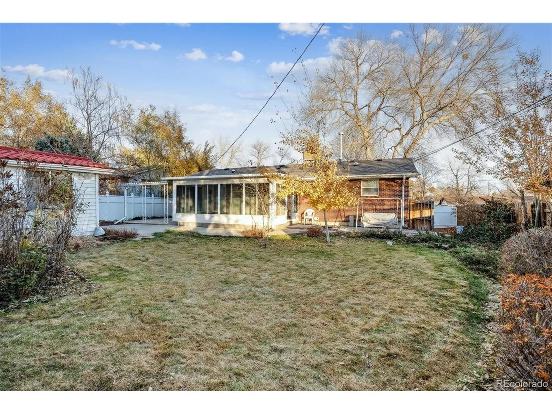 Photo of 1055 Iris St