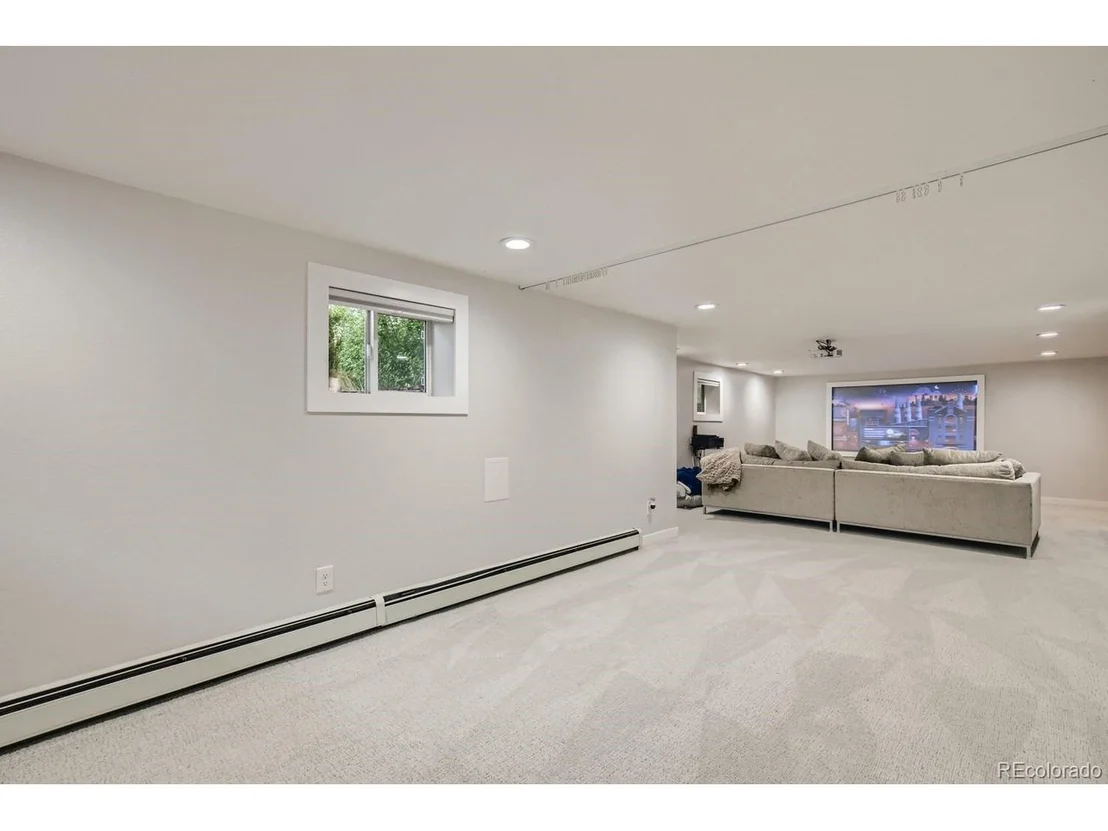 Photo of 5351 Irving St