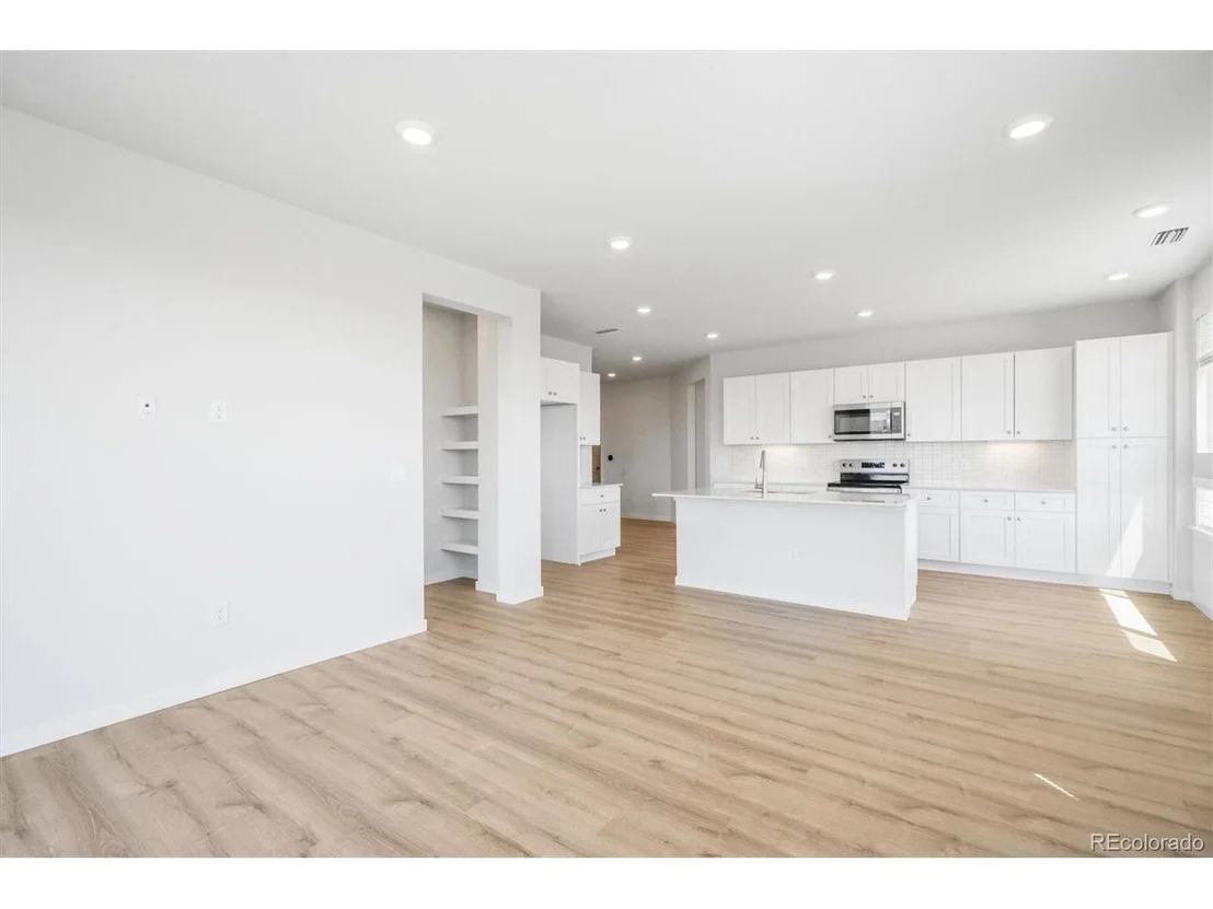 Photo of Unit 305 at 483 Interlocken Blvd
