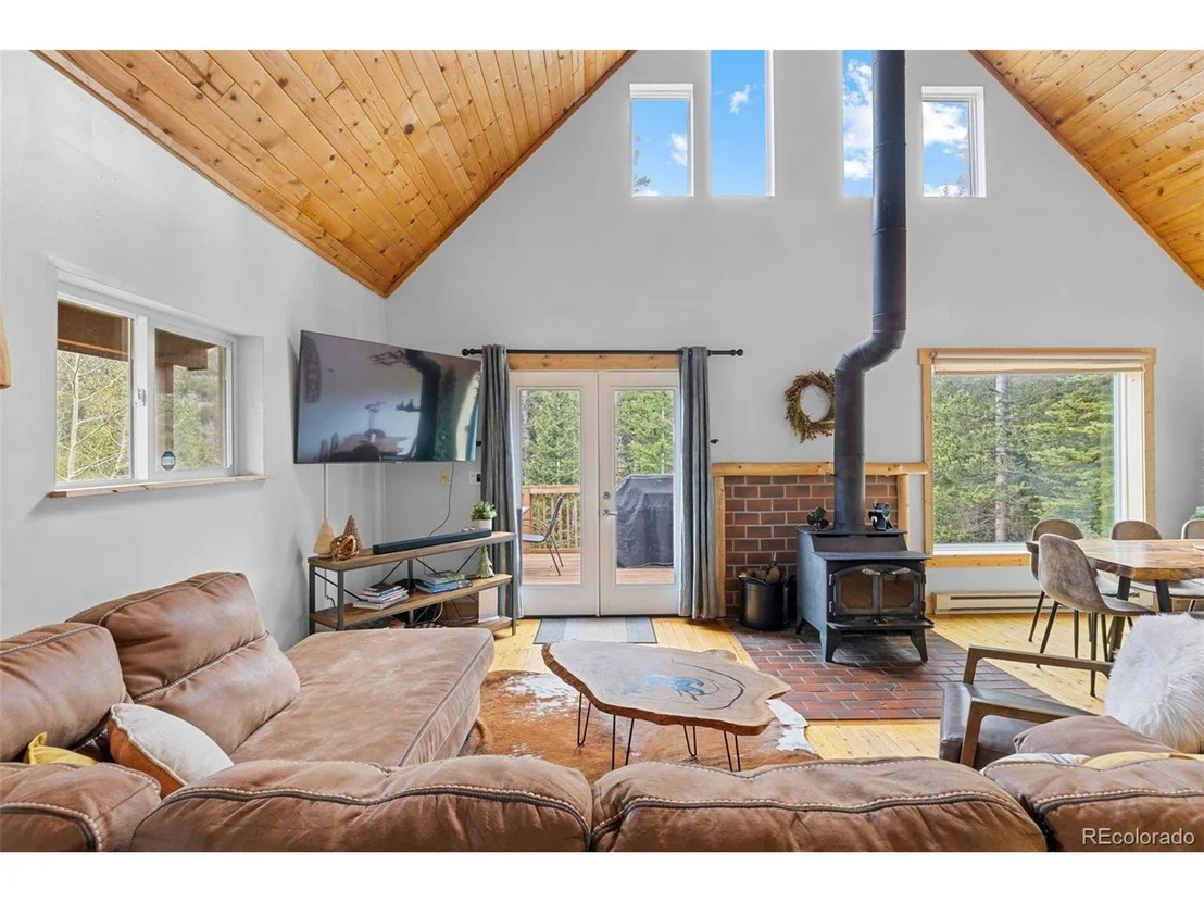 Photo of 894 Peterson Dr