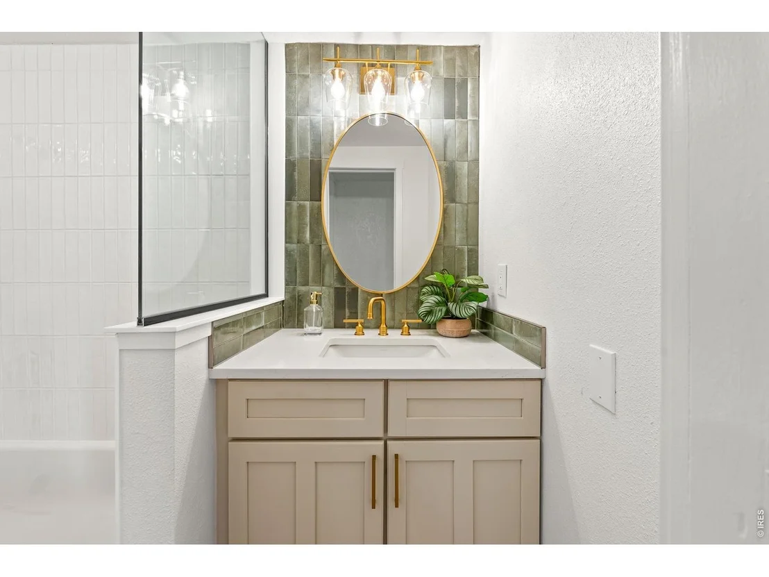 Photo of 104 Oak St