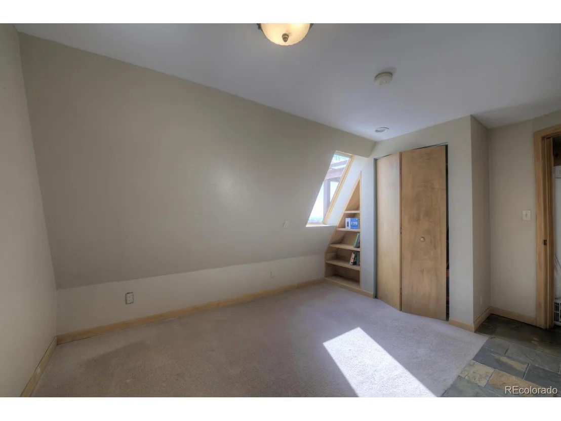 Photo of 257 Round Hill Rd