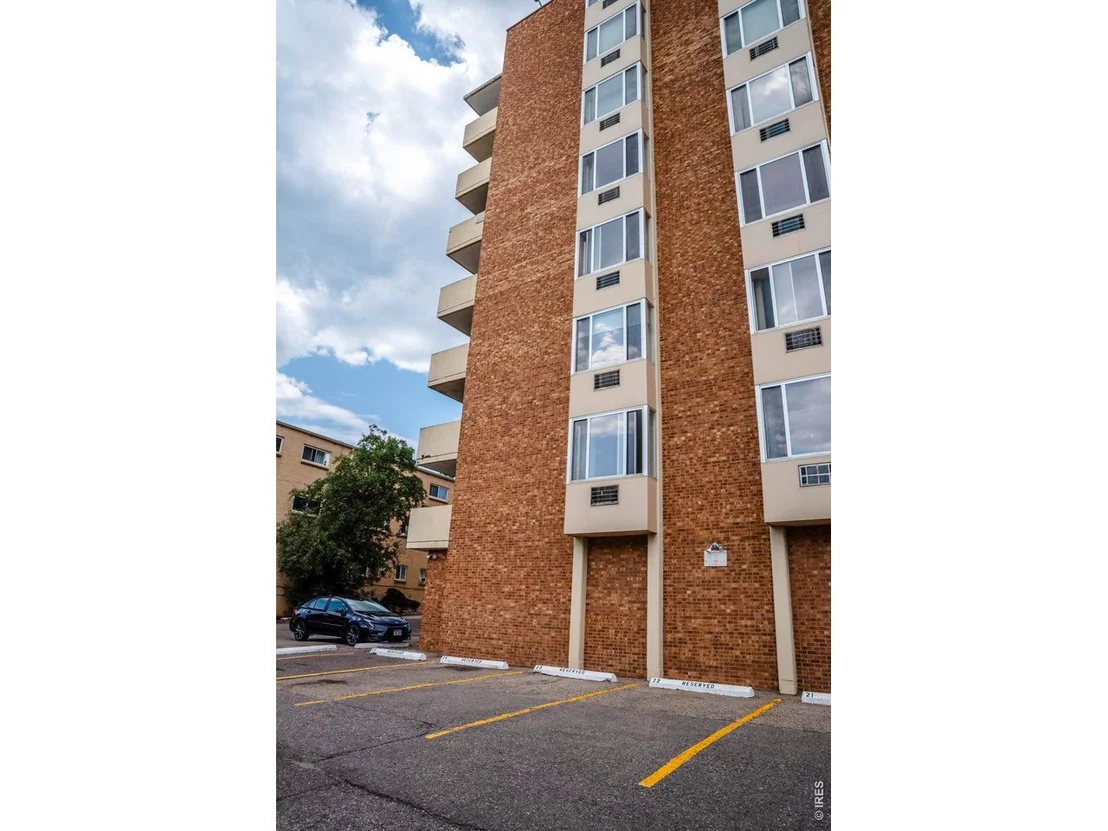 Photo of Unit 406 at 850 20th St